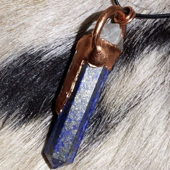 'Lyniverif' Green Kyanite, Lapis Lazuli Tower & Raw Quartz Cluster Necklace - Picture 8 of 8